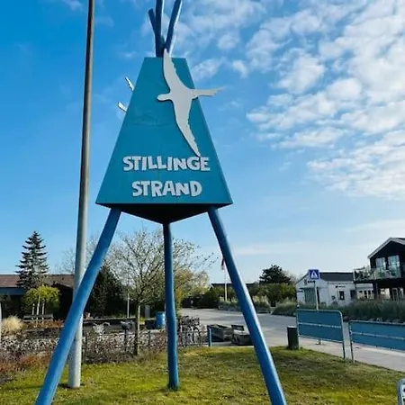 בית נופש Stort Sommerhus Ved Stillinge Strand סלאגלסה