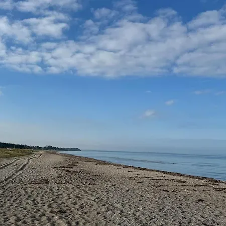 Stort Sommerhus Ved Stillinge Strand